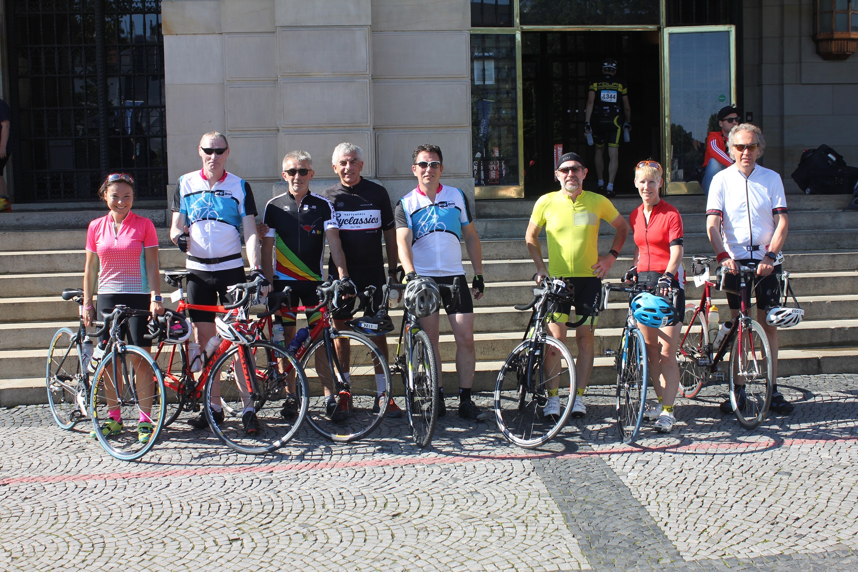 v.l.n.r. Justyna, Uli, Peter, Michael, Mark sowie Schorse, Rosi und Jörg-Achim v.l.n.r. Justyna, Uli, Peter, Michael, Mark sowie Schorse, Rosi und Jörg-Achim