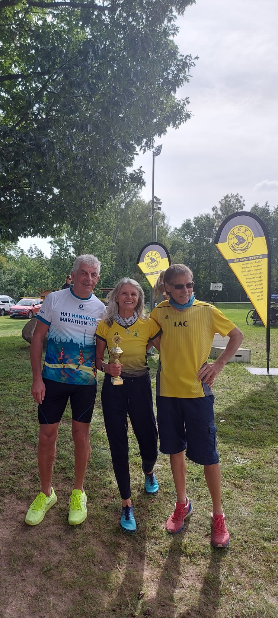 IMG 20230903 Gruppe_mit_Pokal